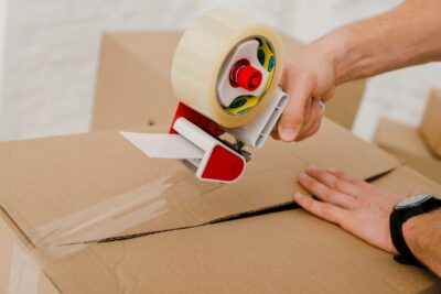crop hands sealing box 23 2147758728