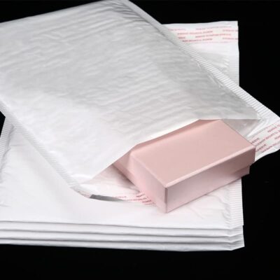 Recyclable Bubble Padded Envelopes 9 x 6.5 Inch White Set of 25 Protective Courier Mailing Bags for Packaging and Shipping