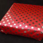 3A Feature tail 20 In x 25 In Star Printed Cellophane Sheets for Gift Wrap, Baskets Hamper Packing, Christmas Gift Wrapping (Pack of 25) (Red with Silver Star)
